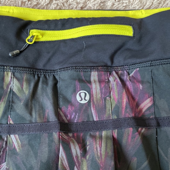 LuluLemon Athletica black and yellow floral skirt - Picture 5 of 6